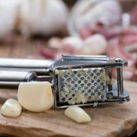 ที่บีบกระเทียม บดกระเทียม garlic press ผลิตจากสเตนเลสอย่างดี ฺ By สุวภัทร SWP Shop