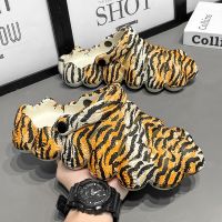 2023 New Tiger Paw Style Men Sandals Beach Slippers Clogs Outdoor Mens Casual Shoes Garden Shoes Mens Beach Sandals Slippers