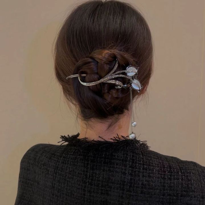 dazzling-hair-accessory-ladies-hair-jewelry-crystal-tassel-hairpin-tulip-twist-clip-back-of-head-bun-accessory