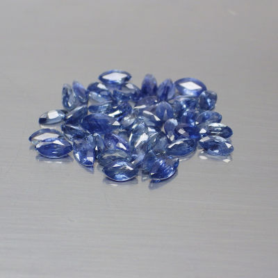 พลอย ไพลิน แซฟไฟร์ แท้ ธรรมชาติ ขนาด 4x2 mm. ( Natural Blue Sapphire ) จำนวน 43 เม็ด หนักรวม 5.24 กะรัต