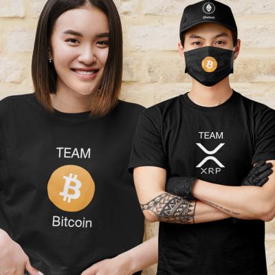 MiinShop เสื้อผู้ชาย เสื้อผ้าผู้ชายเท่ๆ ผ้าโคดดี เสื้อยืด บิทคอยน์ Bitcoin BTC ETH XRP Ada Dogecoin BNB Shiba Inu เสื้อดำ ได้ทั้งหญิงและชาย 3xl 4xl 5xl เสื้อผู้ชายสไตร์เกาหลี