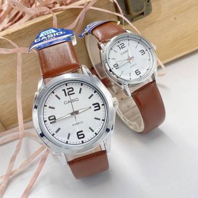นาฬิกาข้อมือคาสิโอสายหนังเซต2เรือนขนาดหน้าปัด30:38 mm สินค้า มีกล่องถ่านสำรอง ผ้าเเถม
