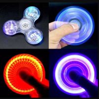 【OKADI】COD ไฟ LED เรืองแสง Fidget Spinner เรืองแสงในที่มืด ของเล่นบีบอัดนิ้วมือ EDC Fidget Spinner