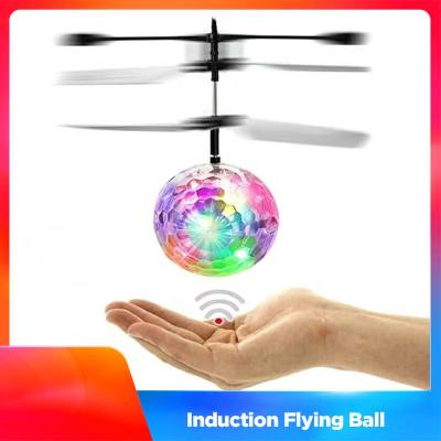 เครื่องบินขนาดเล็กสีสันสดใสส่องแสง LED RC ลูกบอลเครื่องบินเดินทางไฟเฮลิคอปเตอร์เครื่องบินเหนี่ยวนำลูกบอลคริสตัลของเล่นสำหรับเด็ก