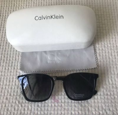 แว่นตา CalvinKlein Square Sunglasses เลนส์ polarized ของแท้ 100%  สินค้าใหม่มือหนึ่ง พร้อมกล่อง ใส่สบายกันแดดดีมากไม่มืด สวยมากๆ Size 50 21 140 ใส่ได้ทั้งชายหญิง แว่นตาแฟชั่น แว่นตากันแดด