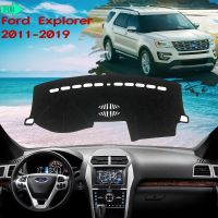 เสื่อฝาปิดแผงควบคุมแผ่นสติกเกอร์หลีกเลี่ยงแสงพรมพรมพรมสำหรับ Ford Explorer 2011 ~ 2019 U502 MK5 2013 2015 2017 2018อุปกรณ์เสริมรถยนต์