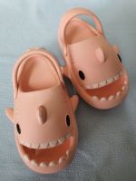 ส่งต่อรองเท้าลูก รองเท้าแตะเด็ก Baby Shark Slippers Shark  Size 180 สภาพใหม่มาก ไม่มีตำหนิ รองเท้าแตะเด็ก
