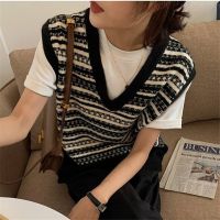Retro black and white striped V-neck sweater vest womens spring autumn and winter short sleeveless sweater vest vest vest