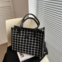 Lattice Commuter Armpit Large-Capacity Bag Women 2022 New Fashion High-end Sense Tote Bag Niche Single Shoulder Bag 〖WYUE〗