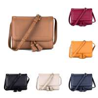 Folio(โฟลิโอ้) Phu Cross Body Bag กระเป๋าสะพายพาดลำตัว ผลิตจากหนังแท้ ตกแต่งด้วยพู่ห้อยหนังแท้เพิ่มความโดดเด่น