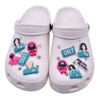 Crocs Jibbitz ปลาหมึกเกมรองเท้าหัวเข็มขัดหลุมรองเท้าดอกไม้รองเท้าหัวเข็มขัดตกแต่งหัวเข็มขัดพีวีซียางนุ่มสวนอุปกรณ์รองเท้าอุปกรณ์รองเท้า DIY