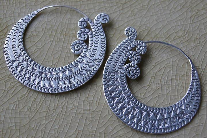 thai-design-earrings-pure-silver-karen-hill-tribe-99-งานทำด้วยมือ-ตำหูเงินกระเหรี่ยงทำจากมือชาวเขางานฝีมือ-ของฝากชาวต่างชาติชอบมาก-ชาวยุโรป-และอเมริกา