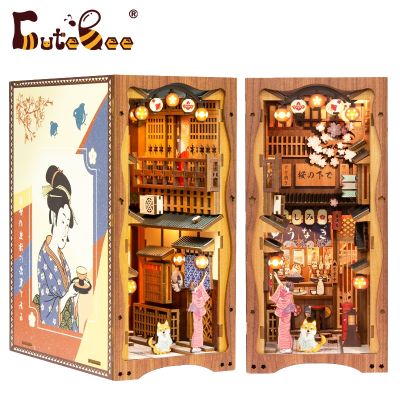 Cutebee DIY Book Nook ชุดชั้นวางหนังสือ รูปผึ้งน่ารัก พร้อมไฟ LED ของขวัญวาเลนไทน์ สําหรับตกแต่งบ้านตุ๊กตา