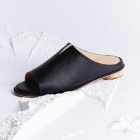 make a move รองเท้าแตะ Black-Pistachio Sandals *หากสินค้าพร้อมส่งหมด สามารถกดสั่งซื้อเป็นสินค้าพรีออเดอร์