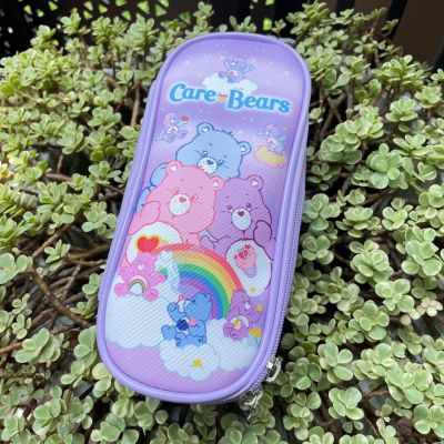 กระเป๋าใส่เครื่องสำอางค์ กล่องดินสอ  Care Bears มาใหม่ วัสดุเป็น PU มีซับด้านใน ด้านในมีช่องแยกของ พร้อมส่งครบ 6 ลาย ตามภาพ ขนาด 22×11×6 cm