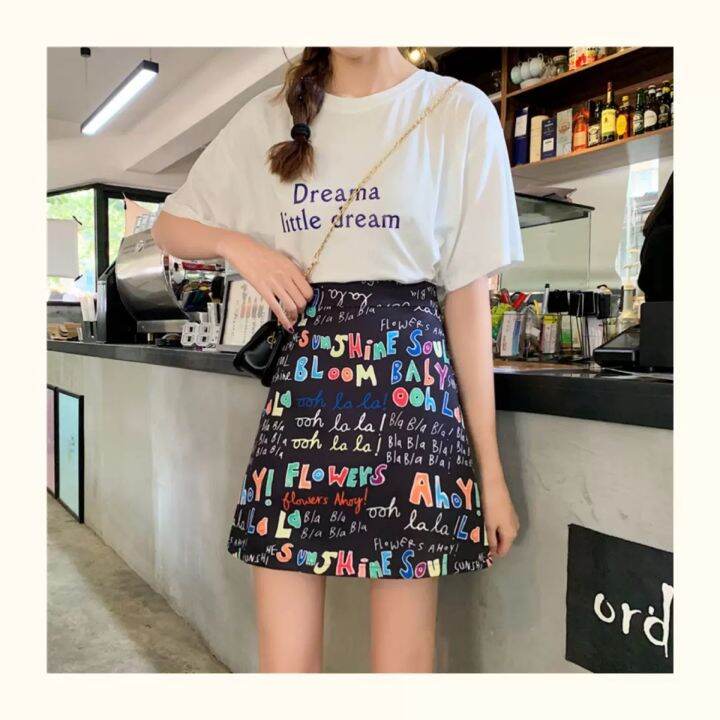 พร้อมส่ง-fashion-dress-shop-กระโปรงทรงเอเอวสูงกราฟฟิตีสไตล์ฮ่องกง-เทรนด์ใหม่-กระโปรงสั้น