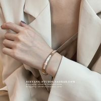 Vivienne Westwood High-end Unique E466 Korean style exquisite chic temperament versatile diamond-encrusted light luxury mother-of-pearl face rose gold titanium steel bracelet for women