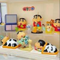 7ชิ้นตุ๊กตาเครื่องตกแต่งสีเทียนหน้าแข้งจังชุดประจำวัน9ซม. ชุดนอน Shinchan ดอกทานตะวันสีขาวสุนัขอะนิเมะของเล่นสตัฟของเด็ก