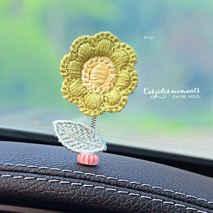 quirky-car-dashboard-accessory-playful-center-console-decoration-creative-center-console-car-decoration-cute-shaking-head-flower-car-ornament-three-dimensional-car-window-decoration