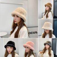 ตุ๊กตาผ้าหนานุ่มสำหรับผู้หญิง Topi Bucket สีทึบหมวกมีขนฤดูหนาวหมวกชาวประมงฤดูหนาวฤดูใบไม้ร่วง