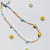 Lady_flowerrrr : beaded smiley daisy necklace สร้อยคอลูกปัด ?