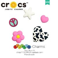 jibbitz croc charms แท้ ตัวติดรองเท้า ดอกไม้สีชมพู ซีรีส์รองเท้า ดอกไม้ DIY อุปกรณ์ตกแต่ง เสน่ห์ กระดุม croc