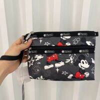 Lesportsac 2023 สินค้าใหม่กระเป๋าคลัทช์ลายการ์ตูนลำลองสีดำกระเป๋าโทรศัพท์มือถือกระเป๋าสองชั้นกระเป๋าใส่เหรียญกระเป๋าผู้หญิง7105