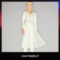 VICKTEERUT (ราคาปกติ 13,500-.) Cropped Blazer with Removable Pleat  เบลเซอร์ตัวสั้นพร้อมชายพลีทถอดออกได้