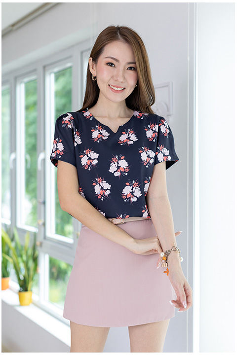 narinari-mt0206-folded-sleeve-floral-blouse