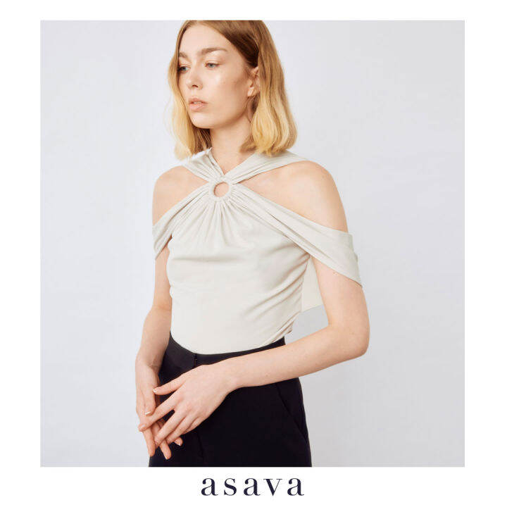 asava-aw22-stella-o-ring-blouse-เสื้อผู้หญิง-แต่งเจาะวงกลม-แต่งผ้าพาดไหล่-ซิปหลัง