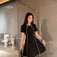 L.V ชุดเดรสแขนสั้นแบบดึงสองชั้นทรงเข้ารูปแบบสามมิติคัตเอาท์ชุดเดรสสีดำกระชับสัดส่วนและสง่างาม