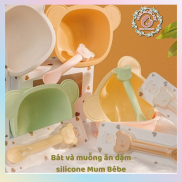 Bát, chén và thìa, muỗng ăn dặm cho bé silicone Mum Bébe có đế hít chống đổ