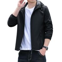 《Qinghe Yi Fang》เสื้อฮู้ดผู้ชายมีสไตล์ All Match Super Soft Drawstring Hood Coat Men Coat Men Jacket