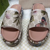 European and American trendy brand womens slippers, thick soles, high heels, and womens sandals. Wearing a flip flop on the outside