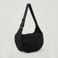 ✲✸✾ Bag womens COS large-capacity pleated half-moon slanted bag leisure male and female college students class niche tote bag