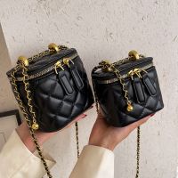 Internet celebrity mini bag new winter diamond chain bag womens bag retro shoulder bag all-match Messenger bag 【QYUE】