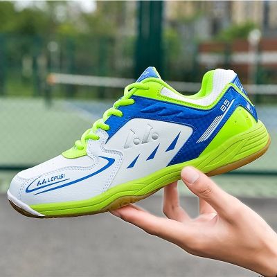 รองเท้าฝึกเทนนิสใหม่สำหรับผู้ชายผู้หญิงขนาด36-45สีชมพูสีขาวระบายอากาศได้ดีรองเท้าแบดมินตันน้ำหนักเบาคู่รองเท้าผ้าใบเทนนิส