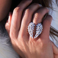 แหวนแบบปรับขนาดได้ปีกนางฟ้าเซอร์คอนประดับเพชรเต็มแหวนปรับขนาดได้สำหรับผู้หญิงแหวนแฟชั่นแฟชั่น