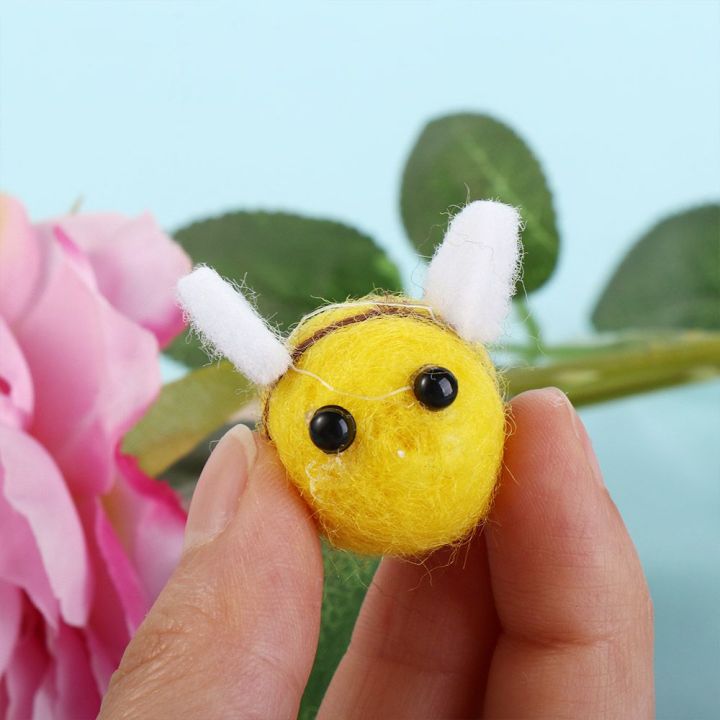 10pcs-cute-wool-felt-bumble-bee-craft-decor-ball-for-christmas-clothing-tent-hat-decoration-diy-and-handmade-crafts-toy