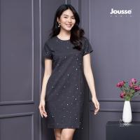 ชุดเดรส Jousse Dress เดรสทรงสอบสีเทา เข้ารูปลายปัก Polka Dot แดงสลับขาว ดีเทลผ่าด้านหลัง(JY93DG)