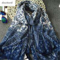 Dockord ผ้า Pashmina พู่สีฟ้าและเครื่องกระเบื้องสีขาวผ้าพันคอผ้าคลุมไหล่ลายพิมพ์ผู้หญิงมีขนาดใหญ่สง่างามย้อนยุค