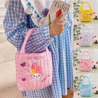 TEENIE Stitch Cinnamoroll กระเป๋ากระเป๋าโททปักลายโพลีเอสเตอร์วินนี่เดอะพูห์ My Melody Buckle Bag ความจุขนาดใหญ่ที่เรียบง่ายนักเรียน