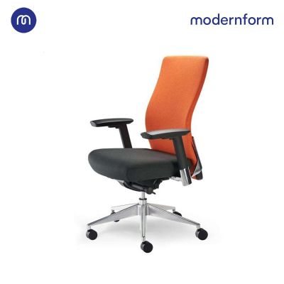 Modernform เก้าอี้พนักพิงกลาง รุ่น Series15s แขนปรับได้ ขาALU เบาะผ้าดำ พนักพิงผ้าสีส้ม (ไม่สามารถติดตั้งพนักพิงศีรษะเพิ่มเติมได้)