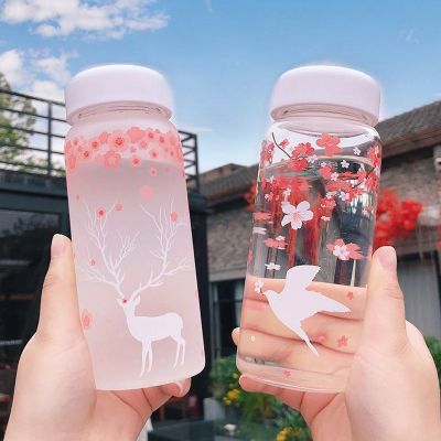 [ใหม่2023] ใหม่ Creative Cherry Blossoms Frosted แก้วกระบอกน้ำ Kawaii Reindeer สำหรับน่ารักเด็กผู้หญิงสีชมพูแบบพกพาเครื่องดื่มออกกำลังกายขวด