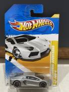 Xe mô hình đồ chơi Hotwheels cơ bản 1 64 - Lamborghini Aventador LP 700-4