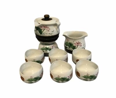 ชุดกาชงชาเซรามิคพร้อมแท่นพักชา เพนท์ลายดอกบัว บรรจุในกล่อง สวย หรู คลาสสิค คุณภาพเกรด A จากประเทศจีน