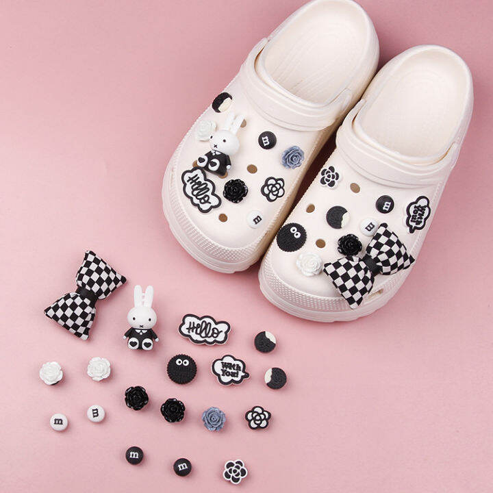 รองเท้า Crocs Jibbitz 18ชิ้น เซ็ต รองเท้า Crocs รองเท้าดอกไม้โบว์หูกระต่ายเครื่องประดับ Diy ถอด