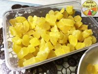 แกนสัปรดอบแห้ง (Dried pineapple core) บรรจุกล่อง 500 กรัม