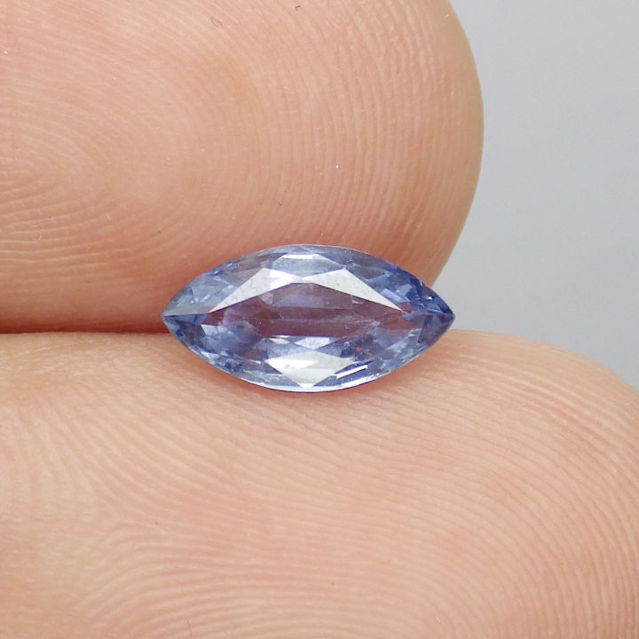 พลอย-ไพลิน-แซฟไฟร์-แท้-ธรรมชาติ-natural-light-sky-blue-sapphire-หนัก-0-97-กะรัต