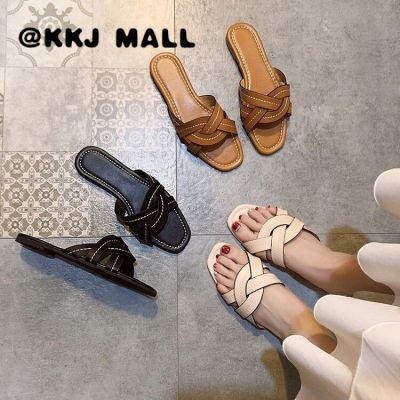 KKJ MALL รองเท้า รองเท้าผู้หญิง รองเท้าแตะร แฟชั่น สินค้ามาใหม่ ธรรมดา บิดข้าม รองเท้าแตะส้นแบน